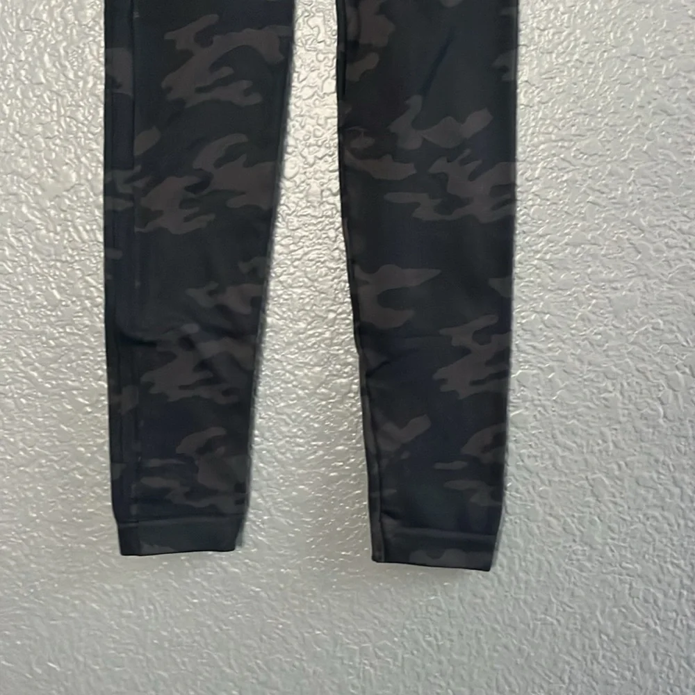 Spanx// Look at me now leggings black and gray camo size small